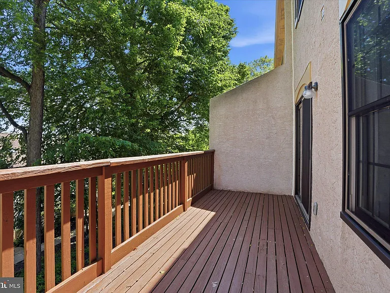 706 Andover Ct — Photo 12