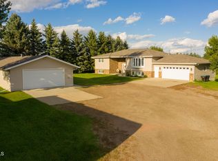 1300 Crestfield Ave, Bismarck, ND 58503