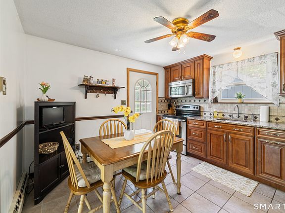 4th image of 38 Fountainhead Road
