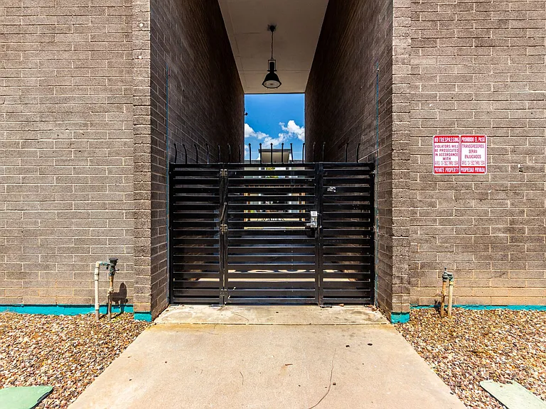 Madison Flats — Photo 35