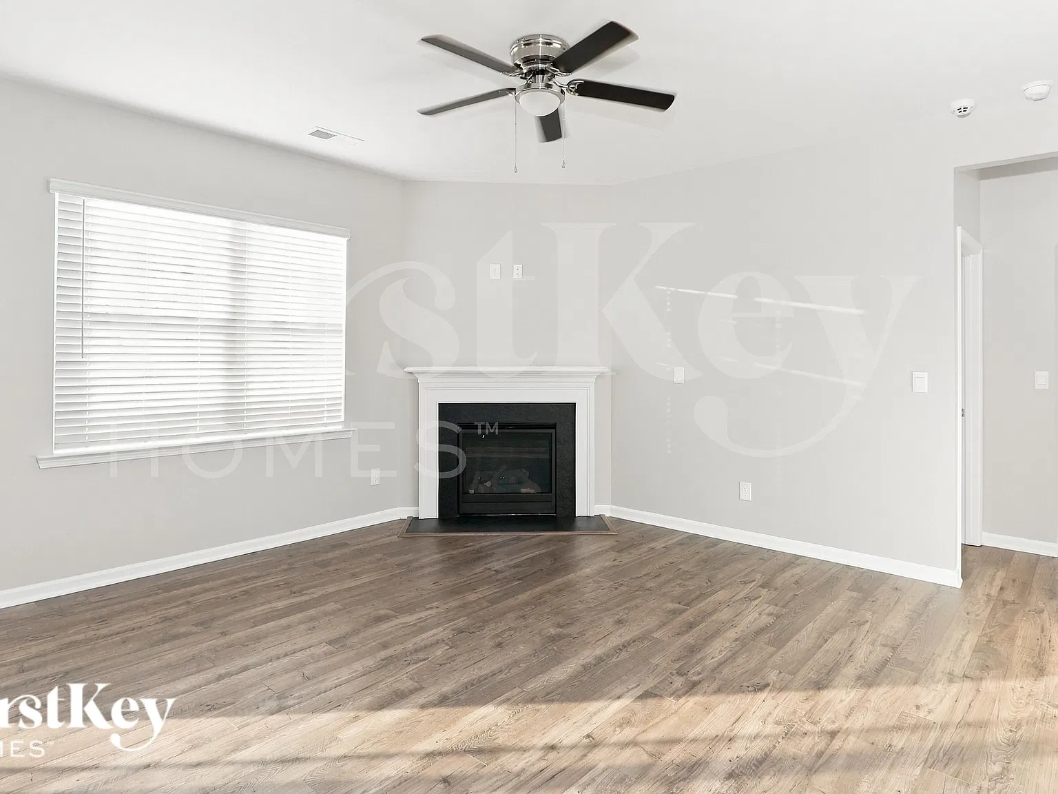 5 bed, 3.0 bath, 2583 sqft, $2,620 — Photo 3