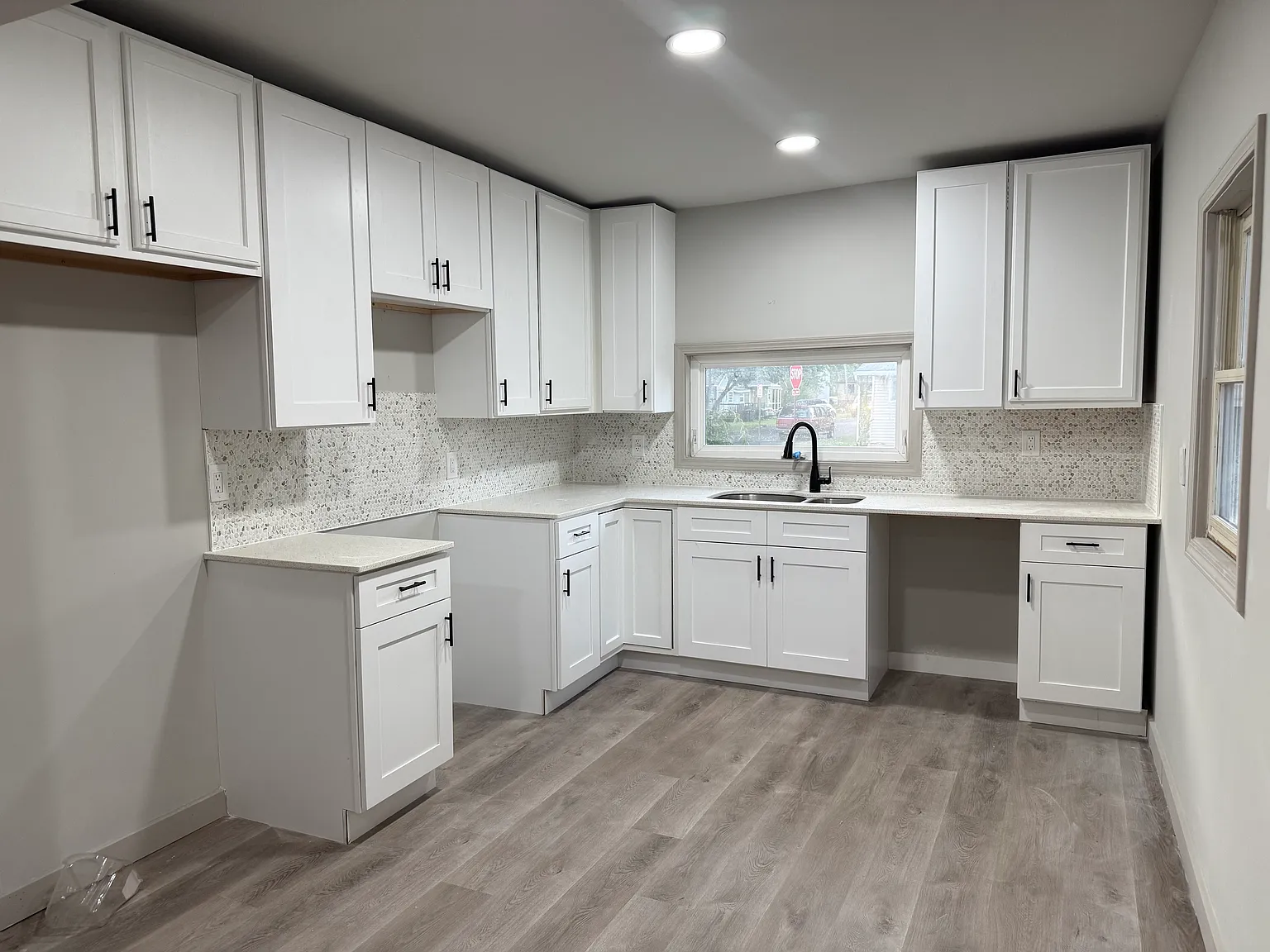 238 N George St — Photo 3
