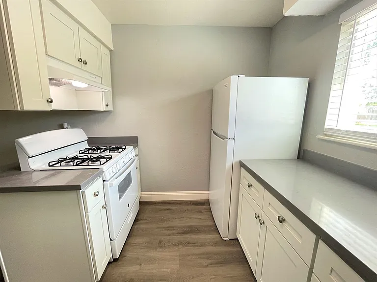 Courtside Apartments — Photo 2