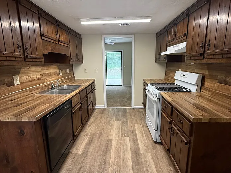 8685 Ashley Way — Photo 2