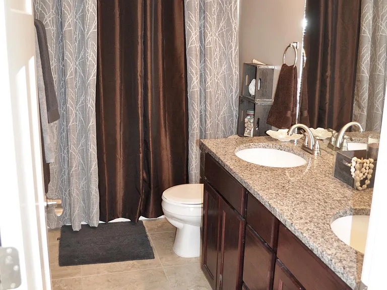 4412 NE Sherman Ln — Photo 15