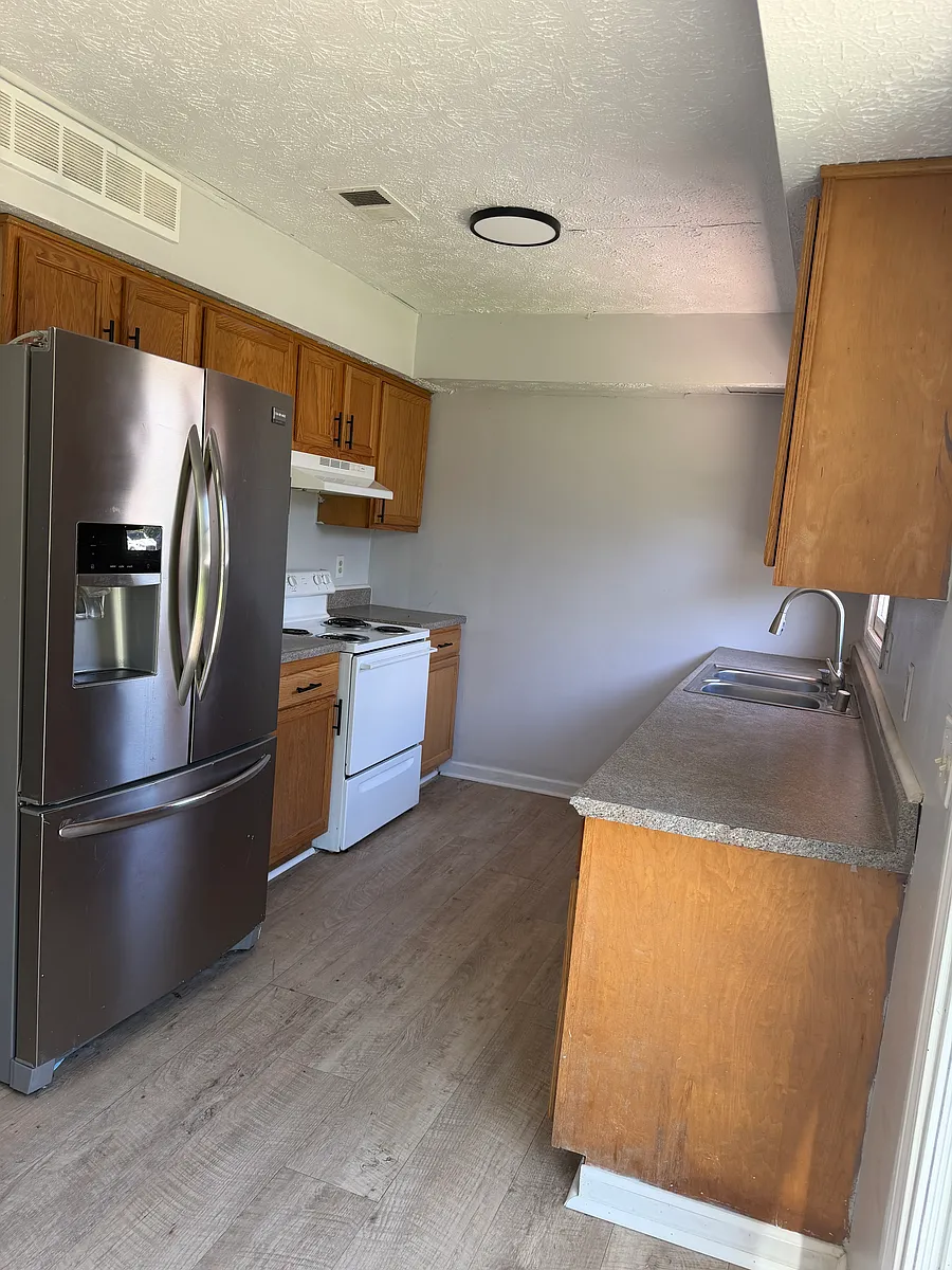 Building Photo - 309 Churchill Dr #4