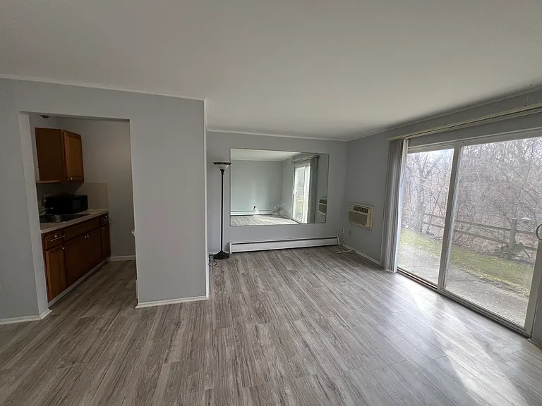31831 Grand River Ave #19 — Photo 3