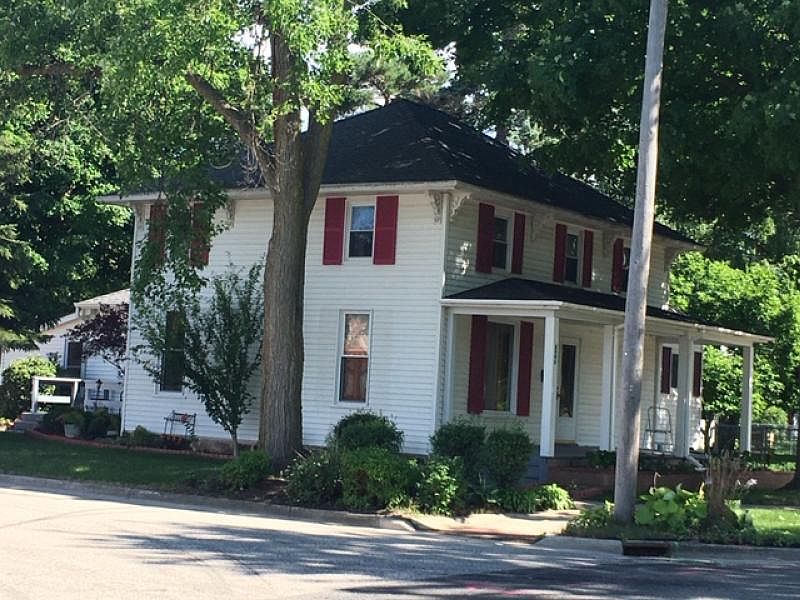 1st image of 4446 Leach St