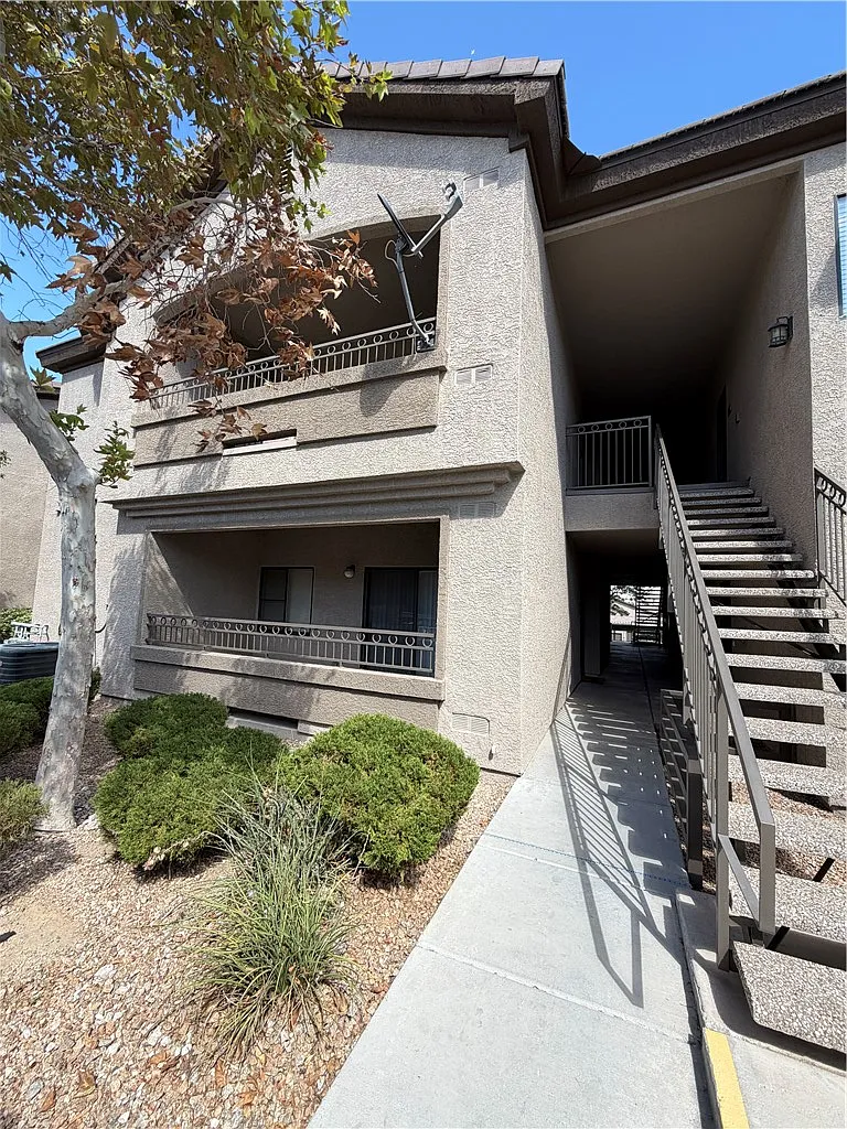 2 bed, 2.0 bath, 1094 sqft, $1,300 — Photo 1