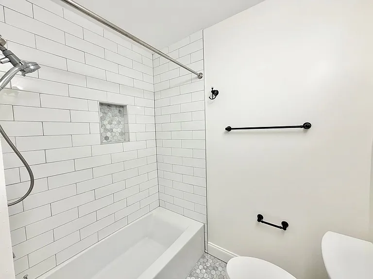 637 Columbus Dr — Photo 15