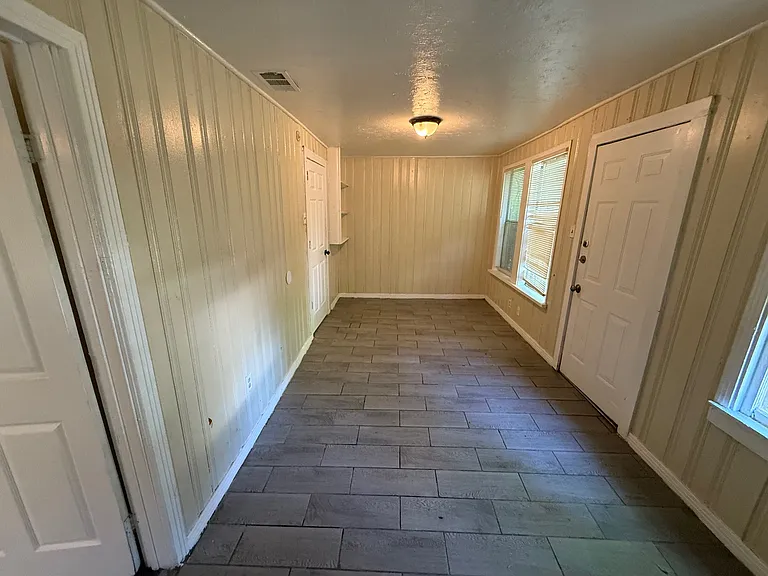 3710 Guaranty St — Photo 10