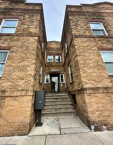201-205 Marshall St #6 — Photo 2