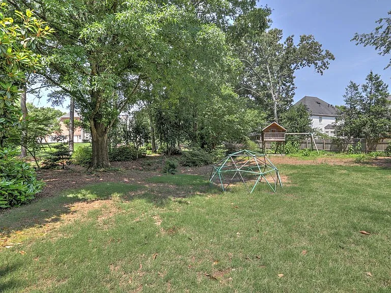 3237 Waldwick Way SE — Photo 30
