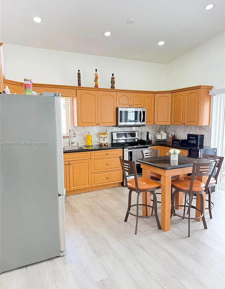 4 bed, 2.5 bath, 2110 sqft, $3,800 — Photo 4