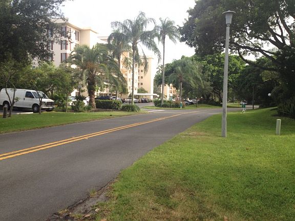 5th image of 2801 N Palm Aire Dr APT 104