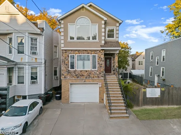212 Bayview Ave, Jersey City, NJ 07305