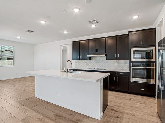 Stonebridge Manor - Emerald Interior Image 6