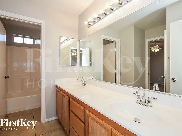 4508 Sunset Crater Ct — Photo 17