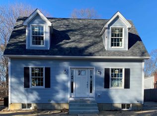 3 Roberts Rd, Shirley, NY 11967