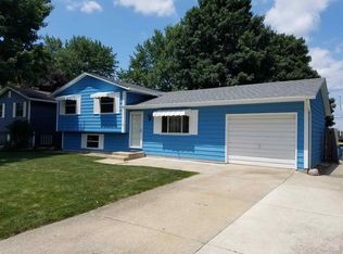 2922 Colonial Dr, Mishawaka, IN 46544