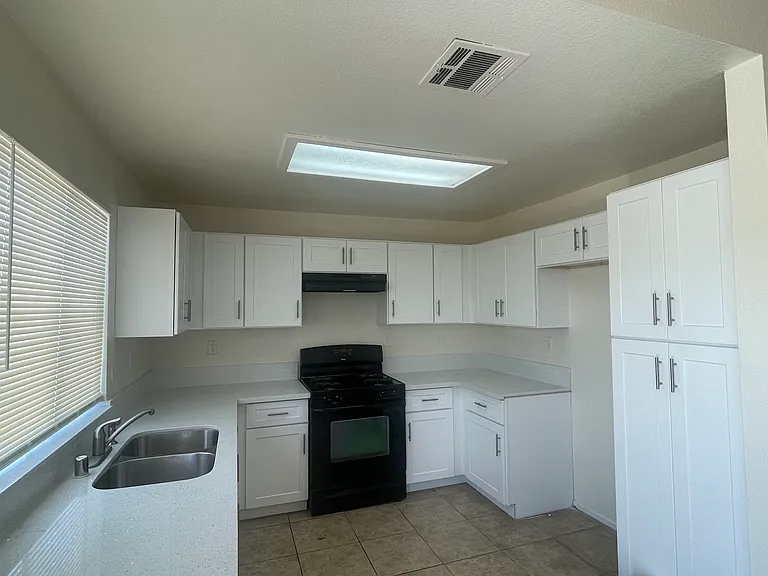 14695 Upland Ave — Photo 3