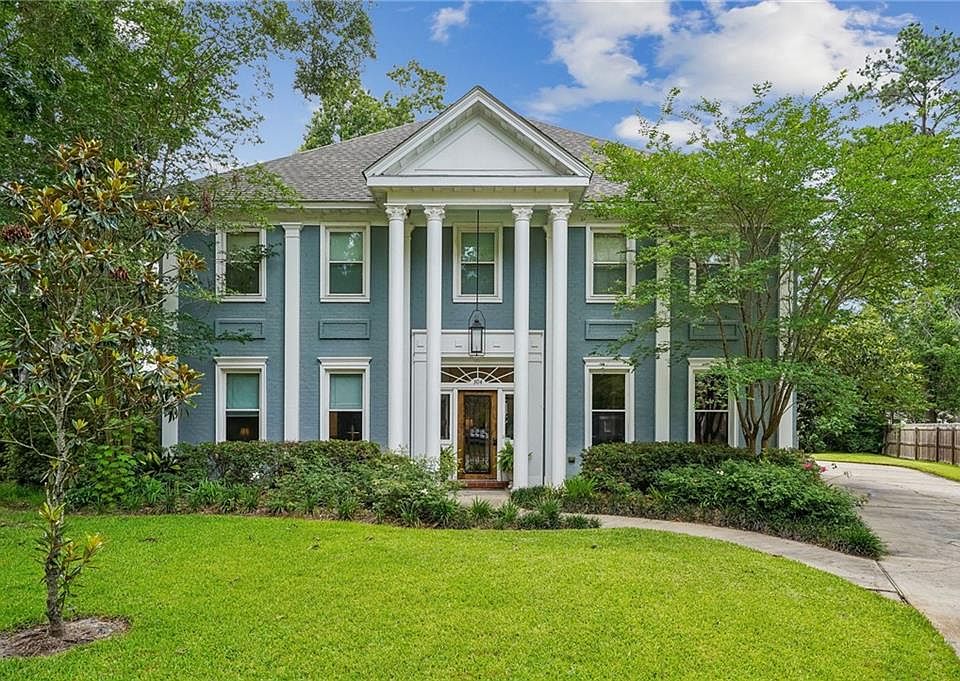 1st image of 304 Vine Ct