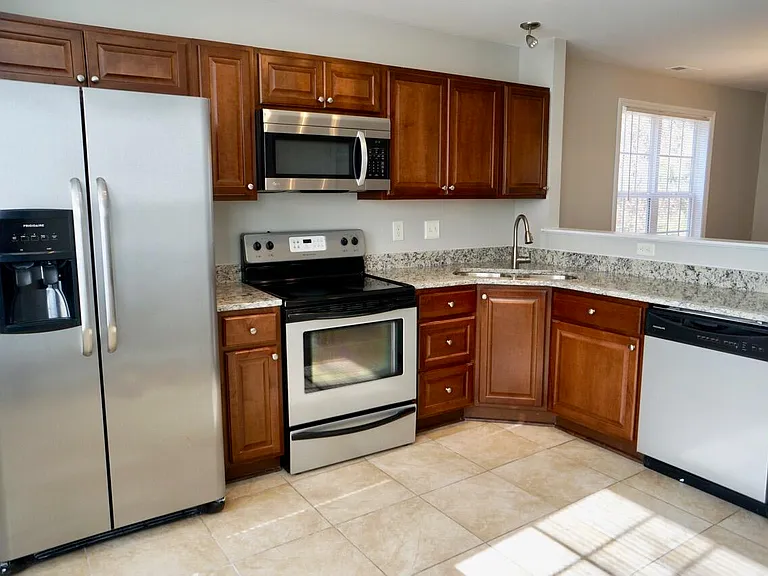 2803 Warren St — Photo 6
