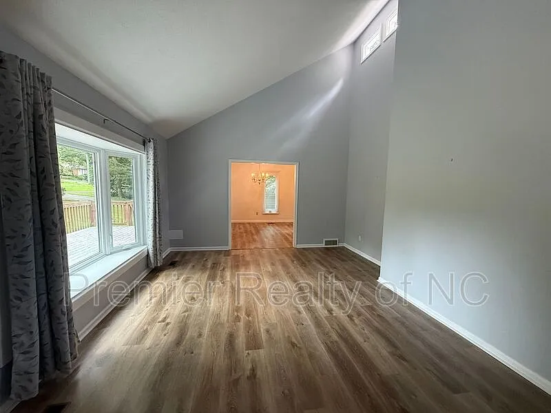 4 bed, 3.0 bath, 2915 sqft, $2,495 — Photo 4