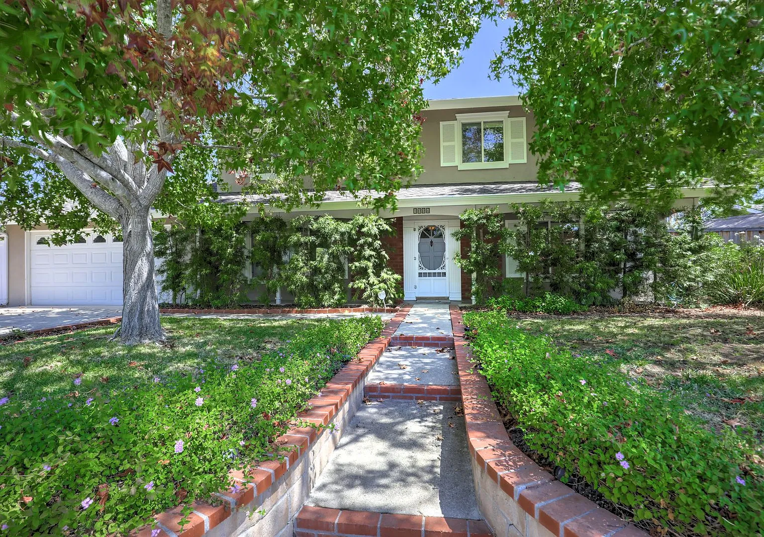 Mountain View 4 bdrm — Photo 1
