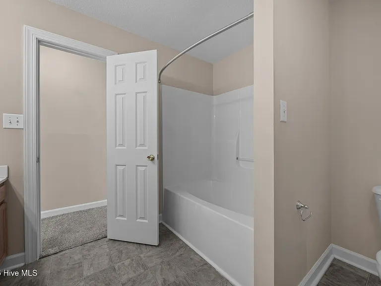 911 Springwood Dr — Photo 13