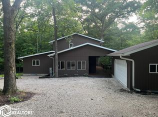 11738 Greenwood Dr, Burlington, IA 52601