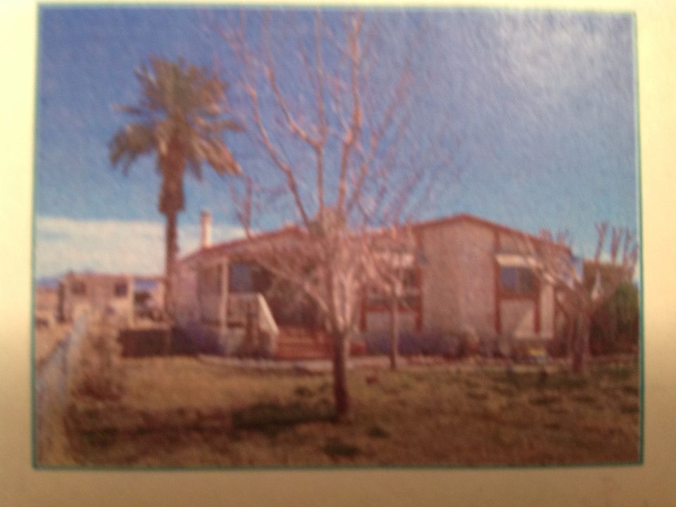  Front view of property 