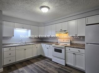 16 Hillside Ln APT 2, Lewiston, ME 04240