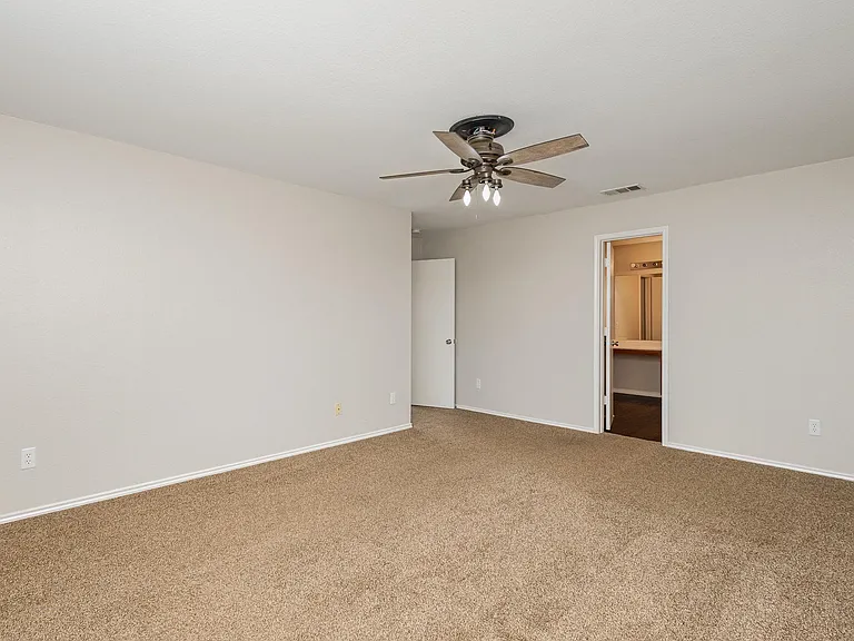 1121 Charlotte Dr — Photo 15