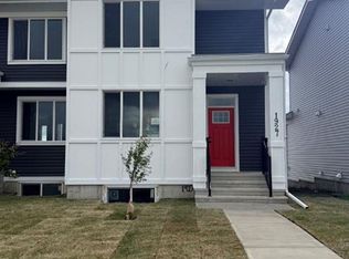1927 W McCaskill Dr, Crossfield, AB T0M 0S0