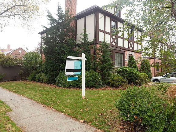 2nd image of 6360 Ellwell Cres