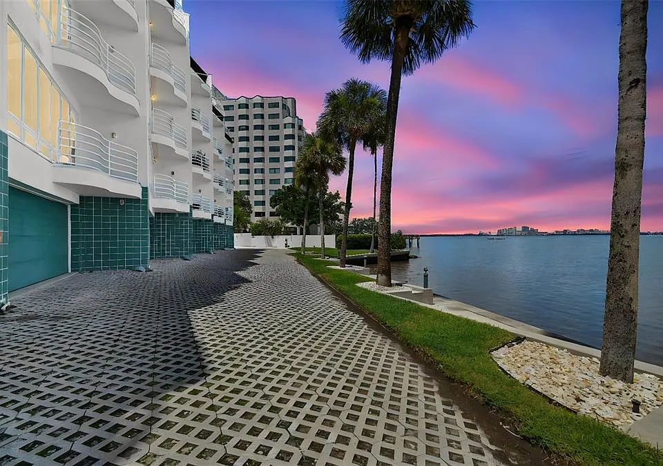 4950 Bayshore Blvd #30