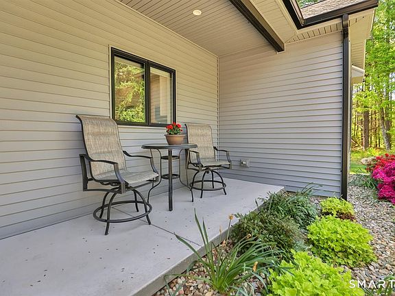 4th image of 443 Marsh Road