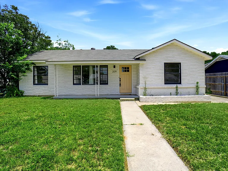 209 Westfork Dr — Photo 1