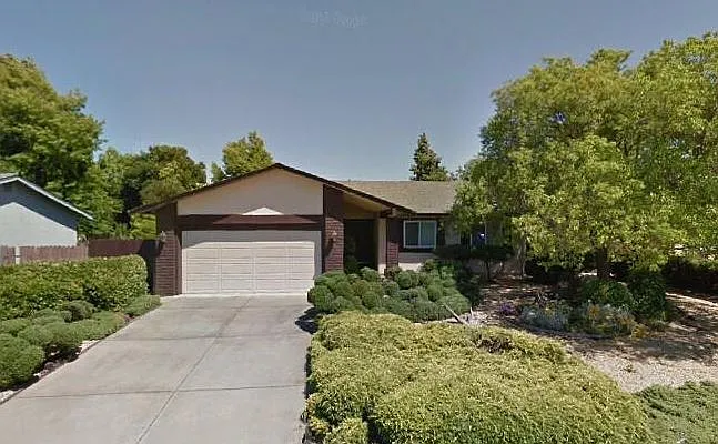 605 Woodlark Dr photo 1