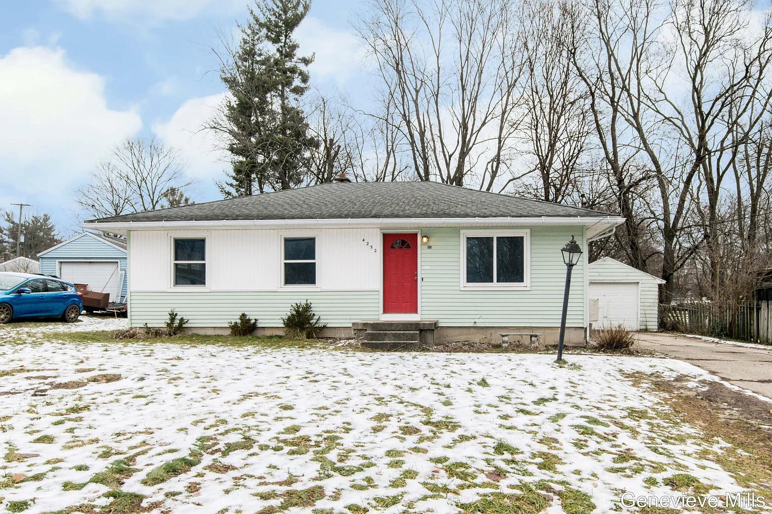 4252 Lester Dr NE photo 1