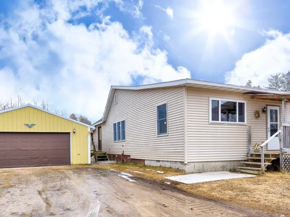 219 Potter St, Manistique, MI 49854