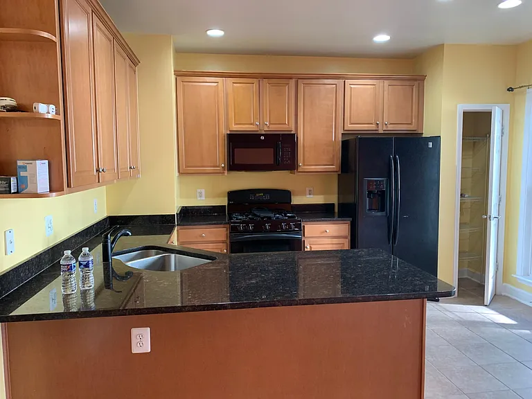 Granite Counter Top Kitchen (Old Photo)