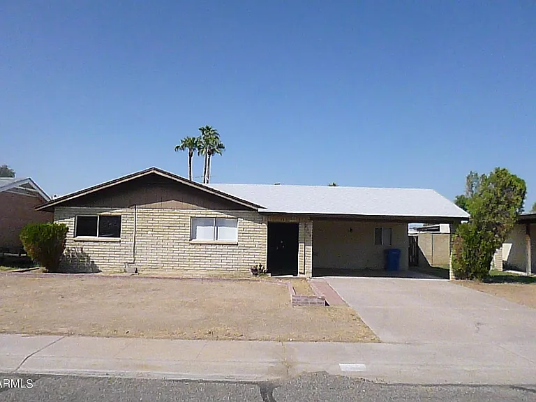 2246 W Corrine Dr — Photo 1