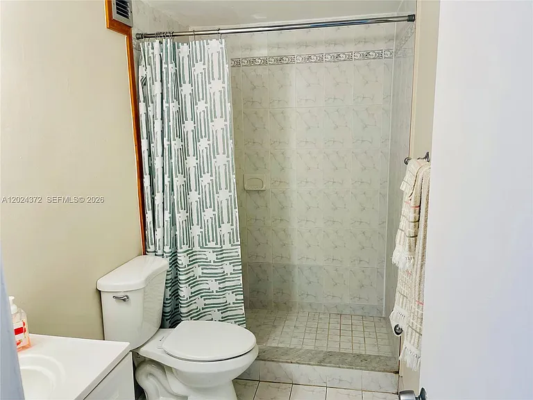 400 Kings Point Dr #829 — Photo 13