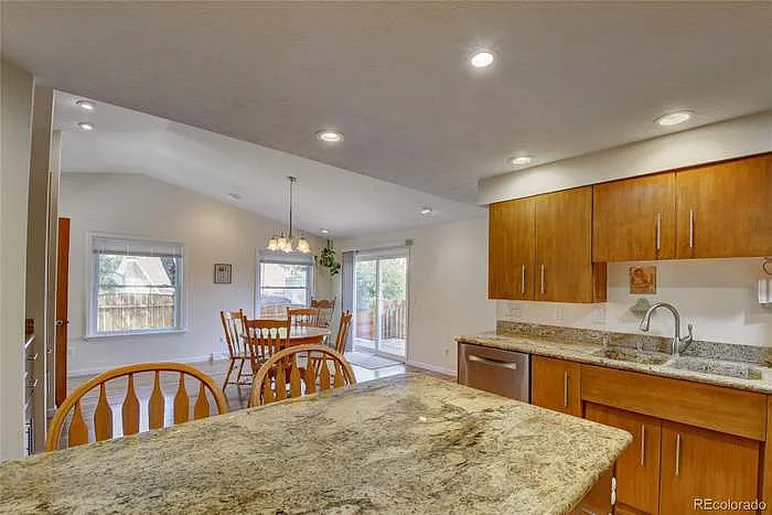 409 S Alkire St — Photo 11
