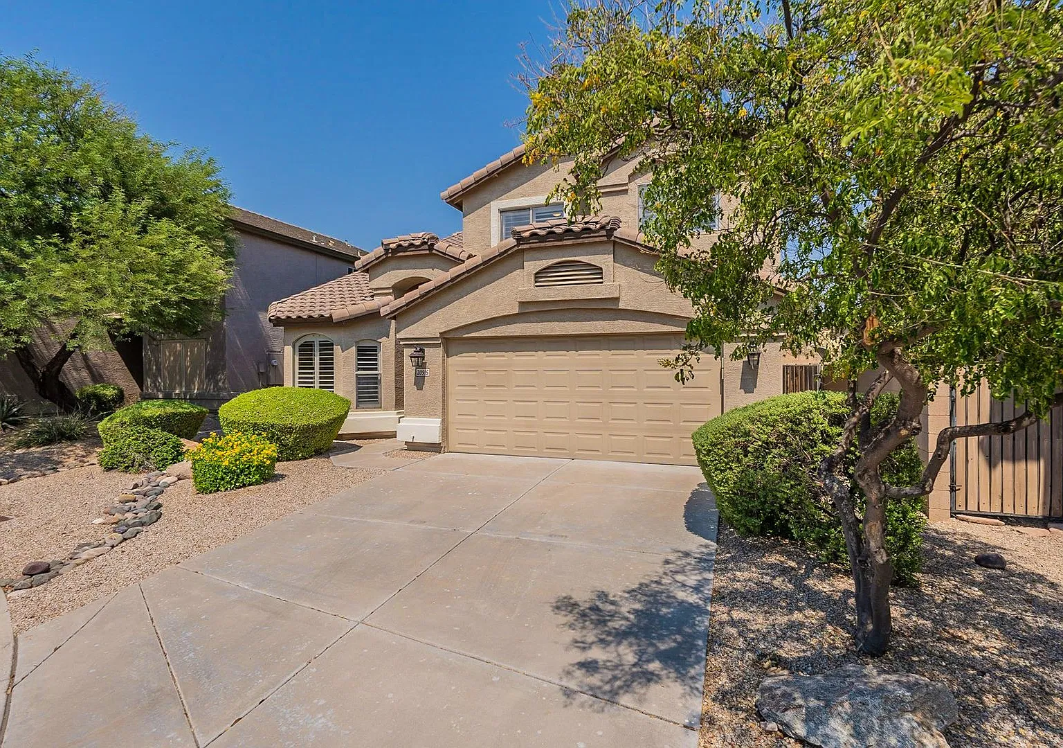 Elegant Living: Custom Upgrades and Superior Comfort in Phoenix — Photo 2