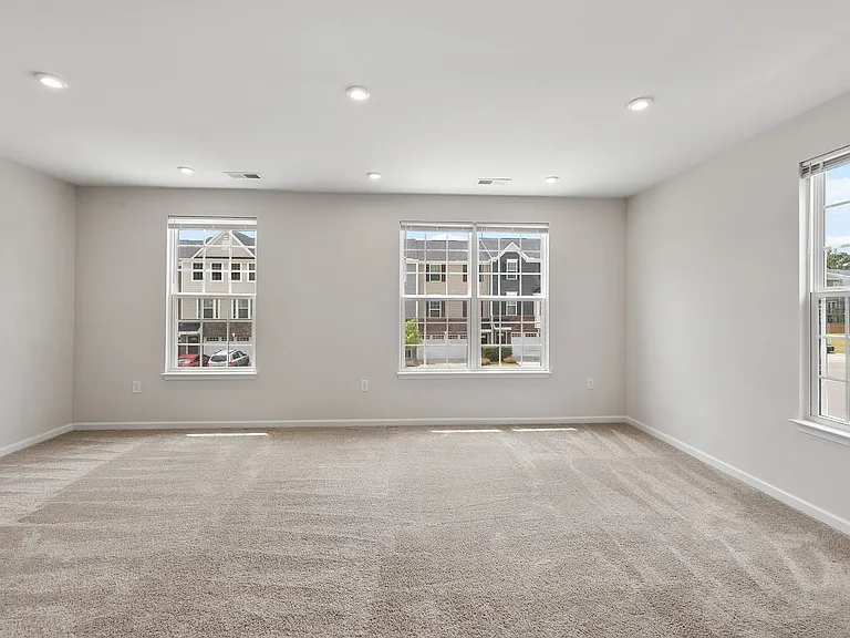 214 Tamworth Crk — Photo 18