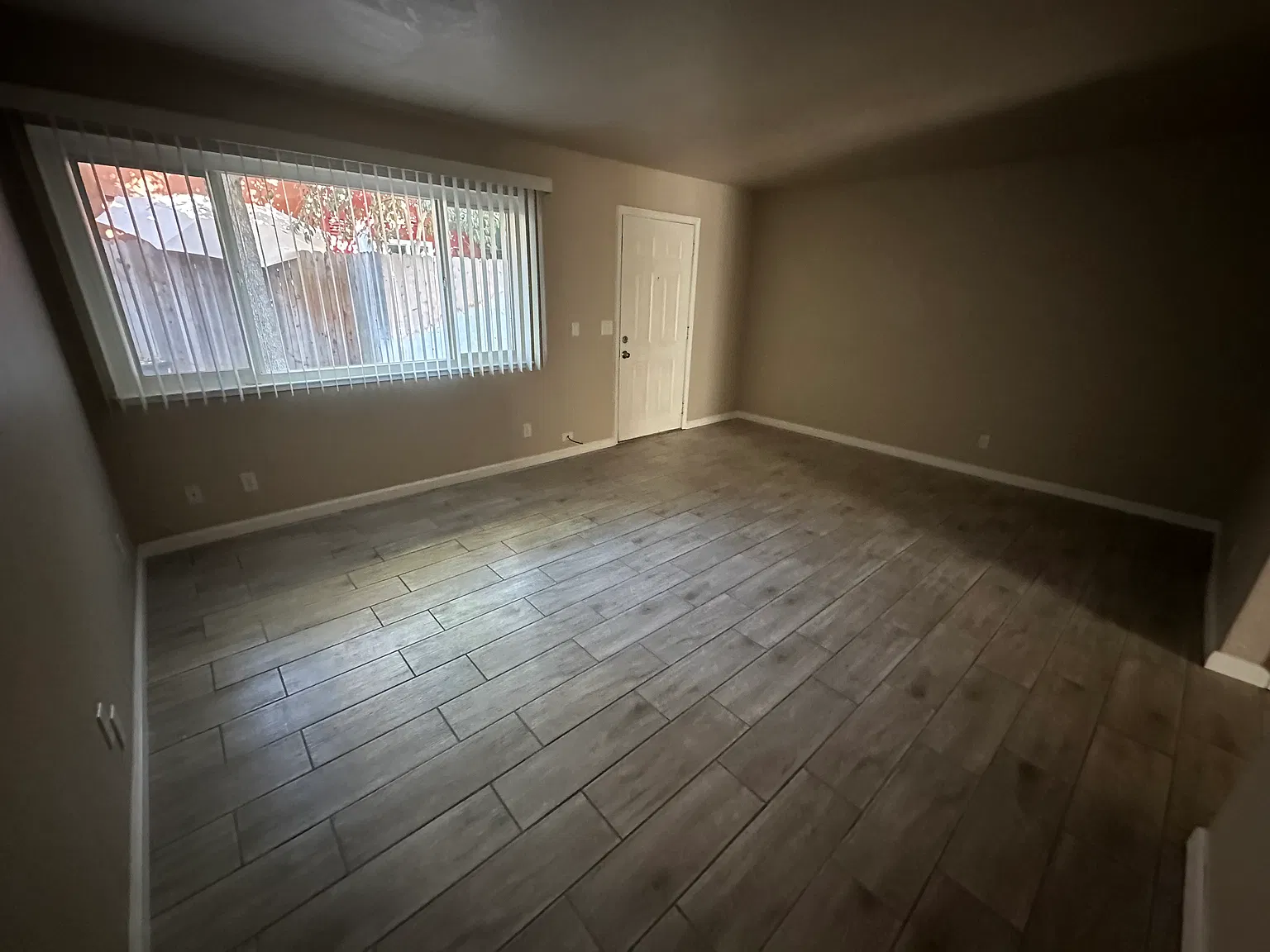 3 bed, 1100 sqft, $2,200 — Photo 4