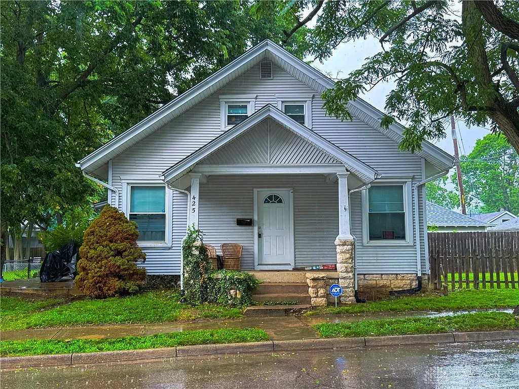 425 Mound Ave photo 1